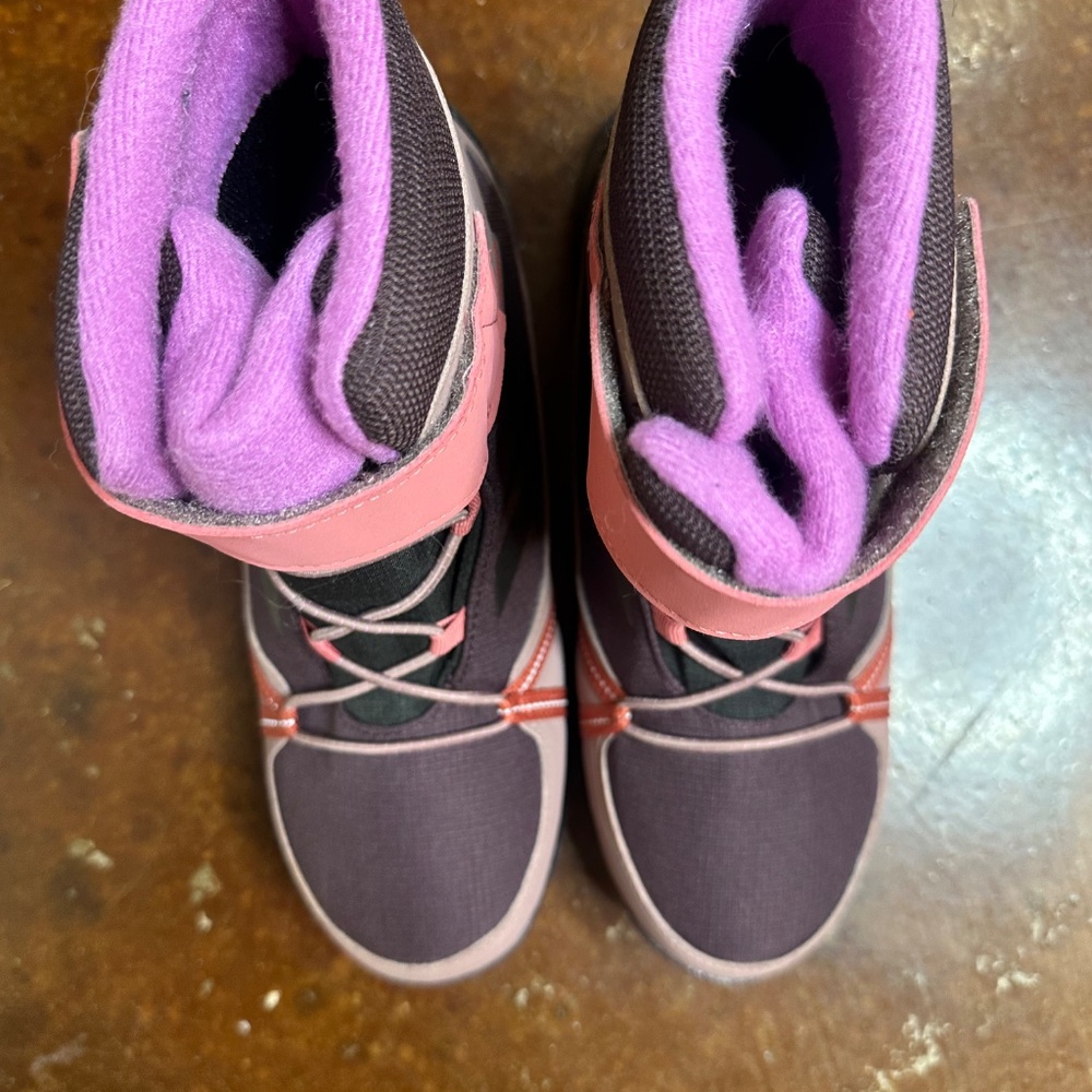 Girls Adidas Snow Boots - Picture 4 of 6
